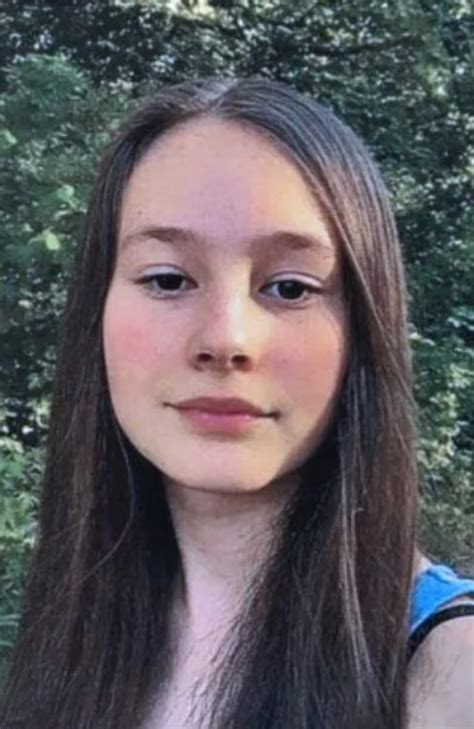 PESTERING PERVERT: Soap Opera Starlet Stalked Online By Teen Lake