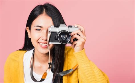 Atractivo Enérgico Retrato Asiático Feliz Hermosa Joven Fotógrafa Sonriente Tomando Una Foto Y