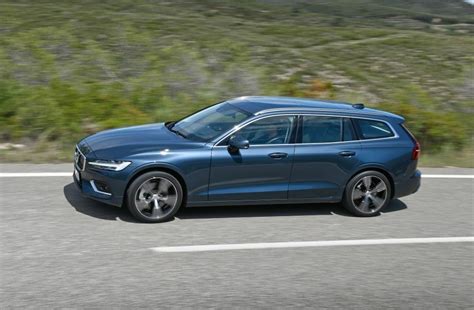 Se mer fordonsfakta och kolla på bilder här hos oss på bilweb! Volvo V60 im Test (2018): 2. Generation des Mittelklasse ...