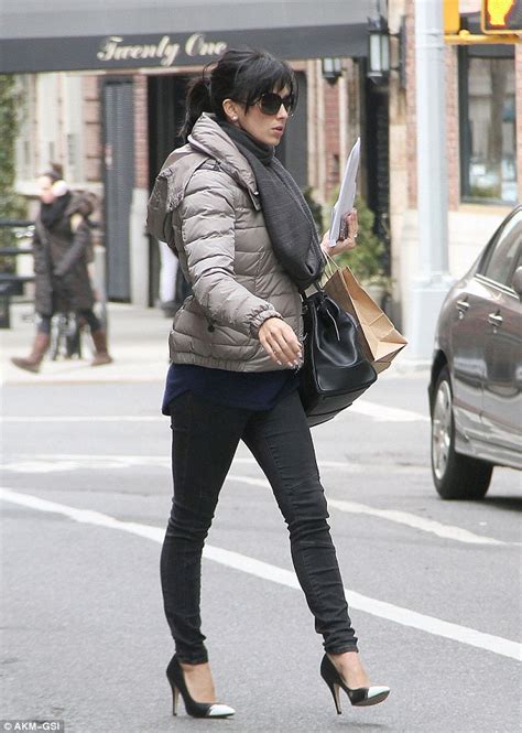 Hilaria Baldwin Shows Off Her Long And Limber Legs In Skinny Jeans And