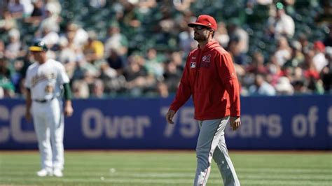 Failed La Angels Manager Brad Ausmus Heads To Al West Rival