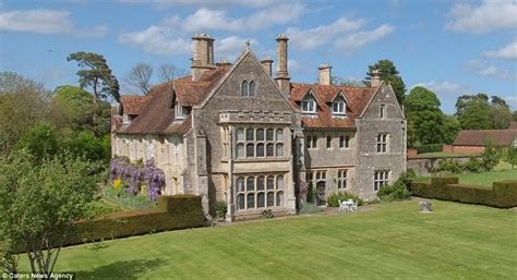 The Kings Mansion Inside The £55million Priory Owned By Henry Viii Daily Mail Online