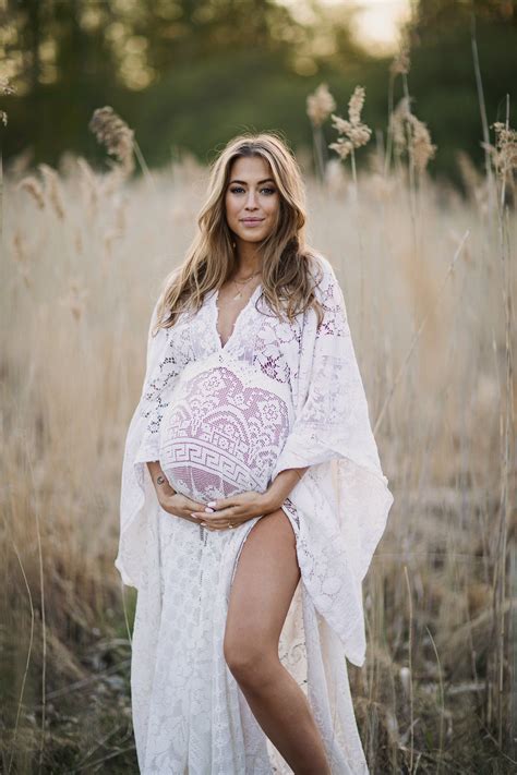 Field Kenzas Maternity Poses Maternity Pictures Maternity Fashion