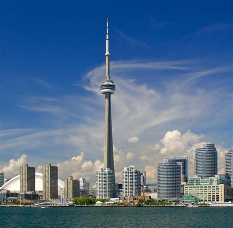 Welcome to the cn tower. Toronto: Waghalsige Posen auf dem CN Tower - Bilder ...