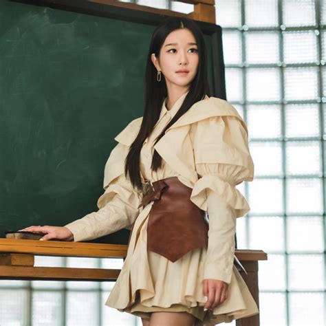 The Luxurious And Beautiful Outfits Worn By Seo Ye Ji In Its Okay To