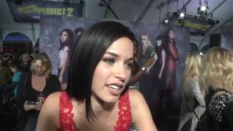 alexis knapp interview pitch perfect 2 world premiere youtube