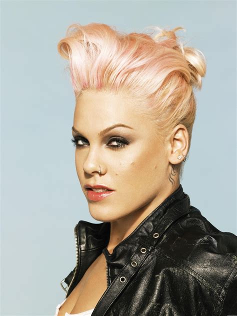 Pin By Shannon Moody On Bands And Artists Pink Singer Pink Hair Short