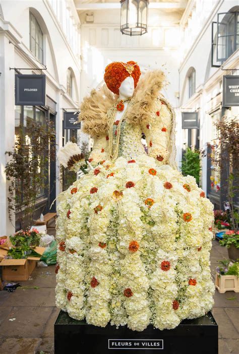 It is associated with the former fruit and vegetable market in the central street entertainment at covent garden was noted in samuel pepys's diary in may 1662, when he recorded the first mention of a punch and judy. 12 Gorgeous Dresses Made From Flowers Have Appeared In ...