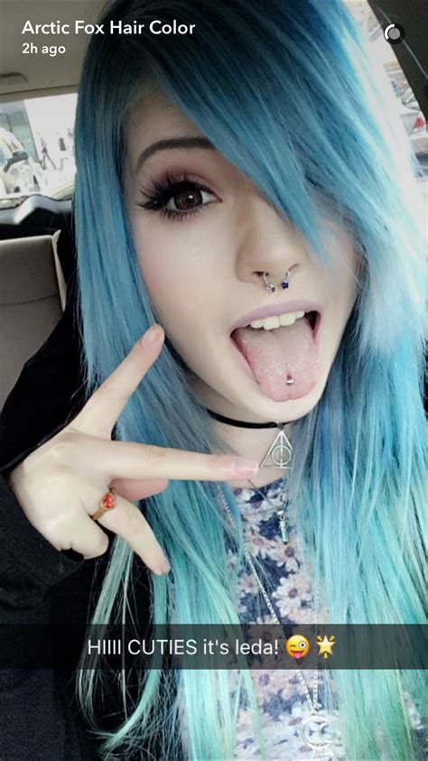 I Love Well Not The Tounge Piercing But You Know Cute Emo Girls Emo Hair Emo