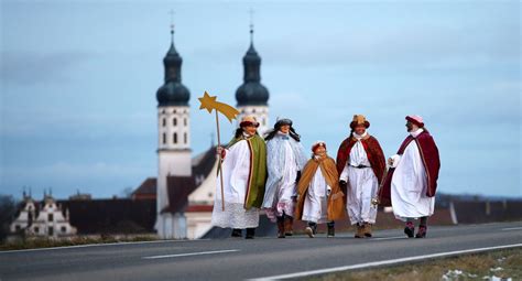 Picture Christians Around The World Celebrate The Epiphany Abc News