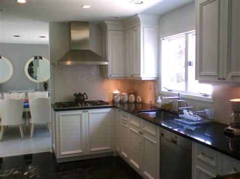Pictures Of Kitchens With White Cabinets - White Cabinets With Grey Quartz Countertops