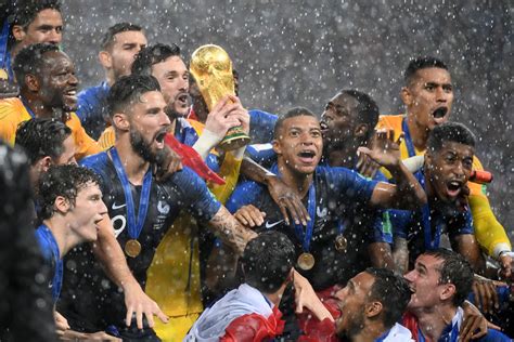 منتخب فرنسا لكرة القدم (بالفرنسية: مونديال روسيا : منتخب فرنسا أصغر منتخب يحرز كأس العالم منذ ...