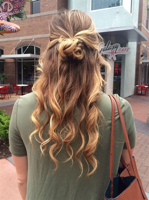 This Half Up Half Down Bun With Curly Hair For Hair Ideas Stunning