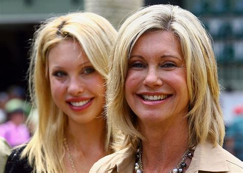 Olivia Newton Johns Daughter Chloe Lattanzi Pays Tribute To Late Mom