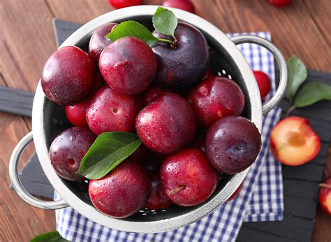 Secret Effects Of Eating Plums Says Science Necolebitchie