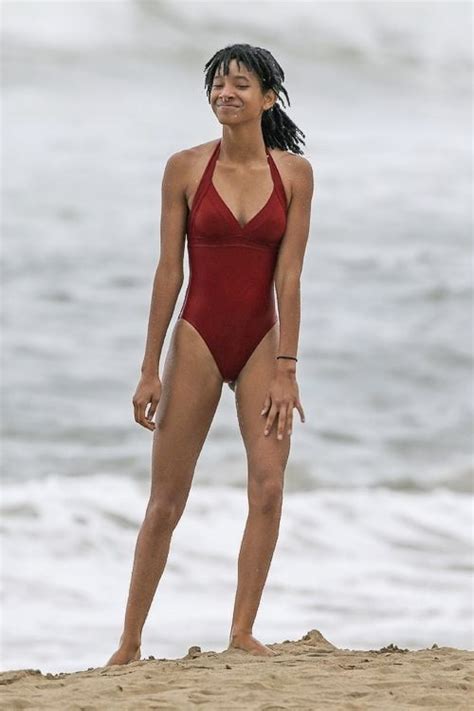 Willow Smith In Bikini At A Beach In Hawaii 9 Pics Xhamster