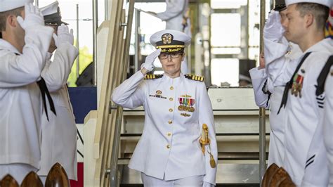 The Navys First Woman Commander Takes Over In Bremerton