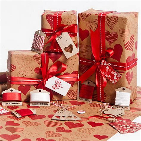 Chocolate is a classic valentine's day gift idea, but this set from organic brand chuao spices things up with flavors such as reminder her that you're wrapped around her finger. Beautiful Wrapping Gift Designs and Ideas For Valentine's ...