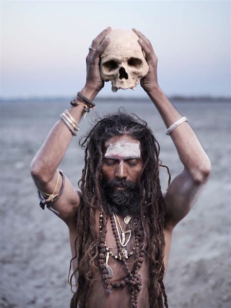 インドヴァラナシのサドゥーたちの世界を写した写真集Holy manとドキュメンタリーフィルムBeyond DNA