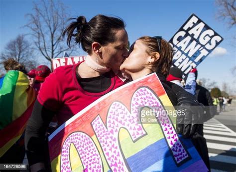 Two Women Kiss In Front Of Anti Gay Protesters From The Westboro News Photo Getty Images