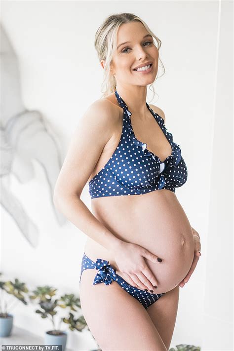 Pic Exc Pregnant Helen Flanagan Shows Off Her Baby Bump In Polka Dot