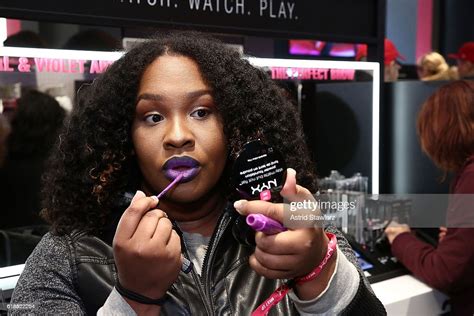 Vastia Sylvester Applies Nyx Lip Gloss Inside The Nyx Professional