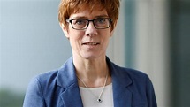 Annegret Kramp-Karrenbauer: Die Selbstverzwergung ...