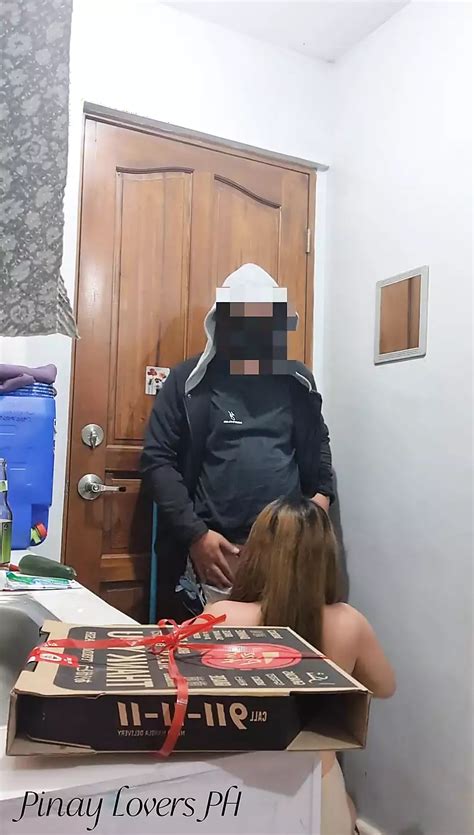 Mommy Another Pizza Delivery Guy Didn T Expect Me To Offer My Pussy