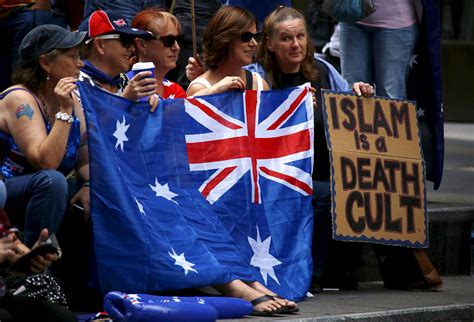 punches thrown at australia s anti islam rally al jazeera