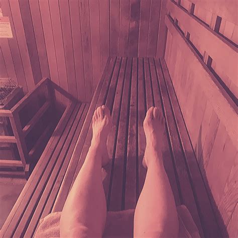 Sauna Etiquette How To Not Annoy Your Fellow Big Box Gym Goers Lea