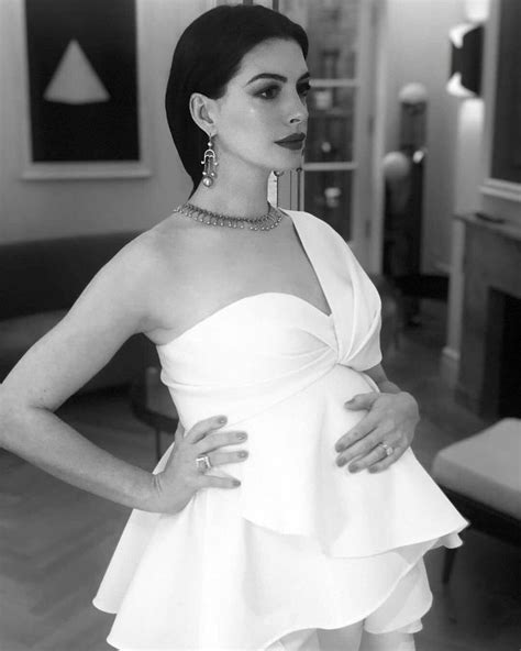 Anne Hathaway Pregnant Classy Outfit Wedding Dresses Vintage Country Maternity Evening Dress