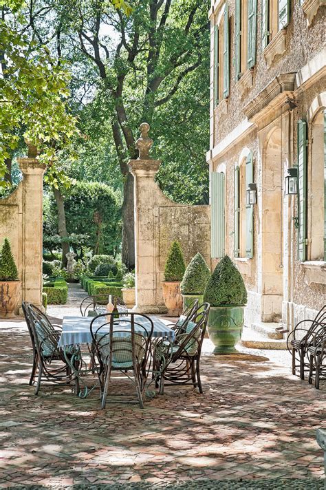 Perfect for anyone who loves french provincial or romantic paris decor. Decor & Travel : The French Chateau Mireille, St-Rémy-de-Provence, France | Cool Chic Style Fashion