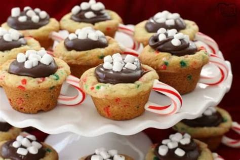 Best individual christmas desserts from 23 mini desserts that are perfect for parties. Easy Christmas Desserts - 25 Easy Christmas Treats
