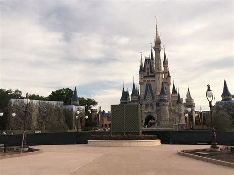 Walt Disney World Cinderella Castle Hub 12 Wdw Daily News