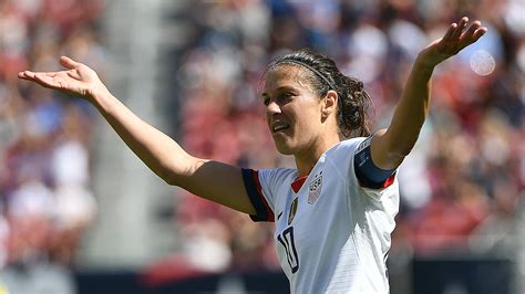 Uswnt Star Carli Lloyd Says Nfl Dream May Have To Get Pushed A Year Or