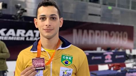 londrinense vence prêmio brasil olímpico de melhor atleta no karatê tem londrina
