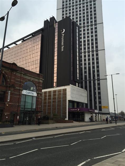 Yes, free parking and a parking garage are available to guests. Premier Inn Leeds Arena with Disabled Access - Euan's Guide