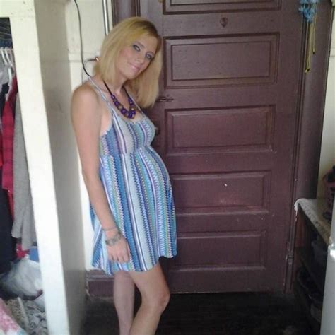 Danielle Saxton Pregnant Woman Arrested After Posing On Facebook In Stolen Dress Metro News