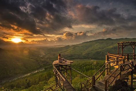 Wisata Bukit Panguk Kediwung Tempat Berburu Sunrise Di Bantul Yogyakarta