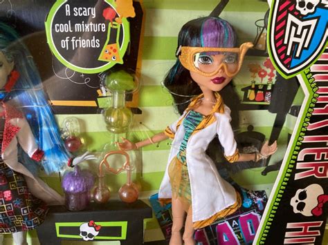 Monster High Lab Partners Cleo De Nile Ghoulia Yelps Mad Science Nrfb Ebay