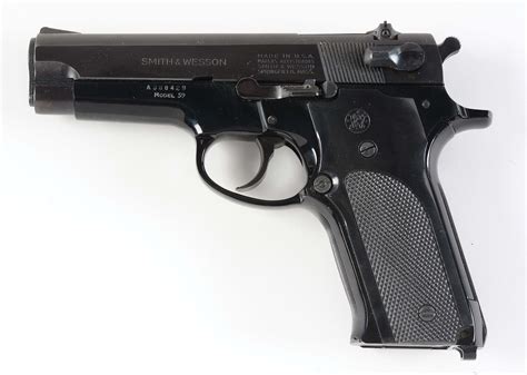 M Smith And Wesson Model 59 9mm Semi Automatic Pistol With Box