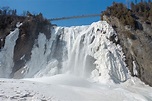 Partez admirer la beauté de la chute Montmorency dans sa version hiver