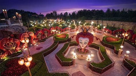 Alice In Wonderland Maze Attractions Shanghai Disney Resort