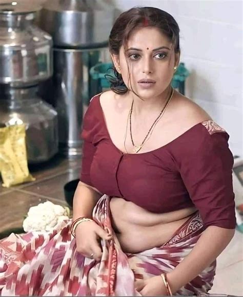 hot indian girls saree cleavage hot indian girls saree cleavage pin on desi saree beauty