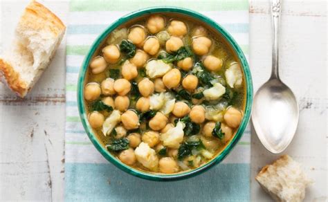 Comida Vegetariana Sopa De Garbanzos Con Espinacas