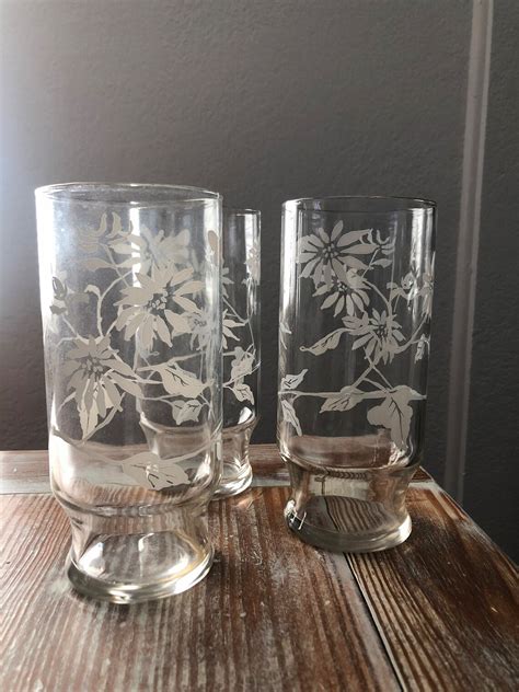 Mid Century Floral Etched Drinking Glasses Set Of 3 Etsy