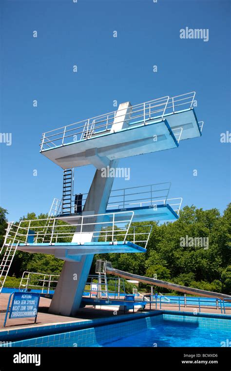 Public Swimming Pools With Diving Boards