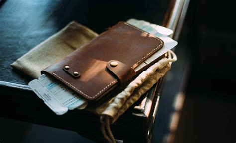 Top 10 Leather Wallet Brands For Men Who Value Style And Quality