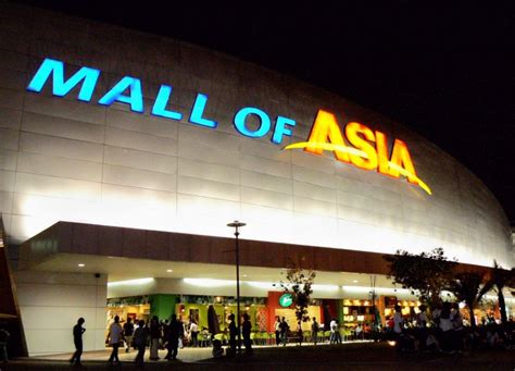 Sm mall of asia is one of the largest malls in the philippines, and even makes the list of the world's largest malls, too. shuan here.: 11/01/2010 - 12/01/2010