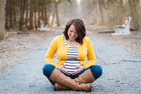 Winter Wonderland Maternity Photos — The Overwhelmed Mommy Blog